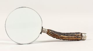 A LARGE VICTORIAN SILVER MOUNTED HORN MAGNIFYING GLASS