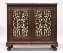 A VERY GOOD 19TH CENTURY ANGLO-INDIAN ROSEWOOD STANDING BOOKCASE with plain top, carved frieze and