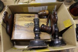 Various items of treen.