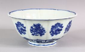 A CHINESE MING STYLE BLUE & WHITE PORCELAIN PETAL FORMED BOWL - the bowl decorated with roundel of