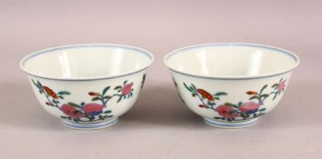 A PAIR OF 19TH / 20TH CENTURY CHINESE DOUCAI DECORATED BOWLS - each decorated with floral display
