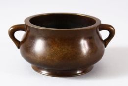 A CHINESE BRONZE INCENSE BURNER / CENSER - the body with twini handles and a seal mark to the
