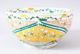 A GOOD TURKISH KUTHAYA PORCELAIN BOWL - decorated with borders of floral motifs - 20cm diameter
