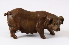 A JAPANESE BRONZE MODEL OF A PIG / BOAR - 7.5cm