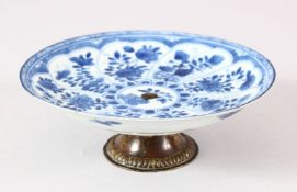 A CHINESE KANGXI PERIOD BLUE & WHITE PORCELAIN DISH / STEM DISH - the blue and white dish mounted