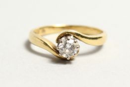 AN 18CT GOLD AND DIAMOND TWIST RING.