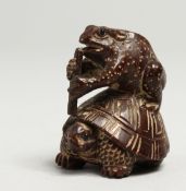 A SMALL JAPANESE CARVED WOOD FROG & TURTLE NETSUKE Signed, 1.75ins long.