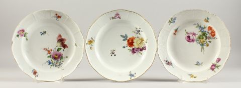 A SET OF THREE 19TH CENTURY MEISSEN CIRCULAR PLATES painted with flowers. Cross swords mark in blue.