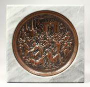 A CIRCULAR BRONZE PLAQUE AFTER THE ANTIQUE, a Roman battle scene. 6.5ins diameter including marble