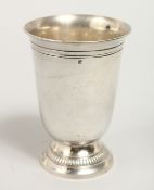 A CONTINENTAL SILVER PEDESTAL BEAKER 4ins high