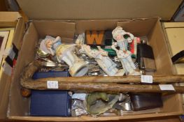A quantity of decorative and miscellaneous items.
