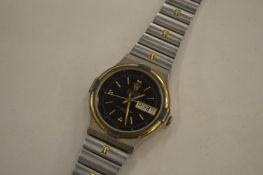 A gent's wristwatch.