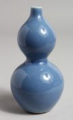 A SMALL CHINESE DOUBLE GOURD VASE. Blue square mark.