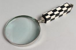 A NOVELTY MAGNIFYING GLASS with chequered handle.