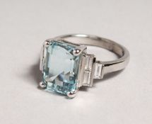A SUPERB 18CT WHITE GOLD AND 5.5CT AQUAMARINE DECO DESIGN RING.