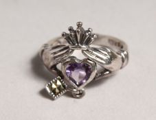 A SILVER CLADDAGH RING.