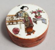 A SMALL CHINESE PORCELAIN CIRCULAR BOX AND COVER. 2.5ins.