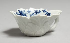 AN 18TH CENTURY WORCESTER GERANIUM MOULDED BUTTER BOAT, painted with a large central flower and a