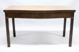 A GEORGE III DESIGN MAHOGANY SERPENTINE FRONT SERVING TABLE, early 20th century, with two frieze