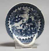 AN 18TH CENTURY CAUGHLEY EGG STRAINER, with twig handle decorated with a Chinoiserie oriental figure