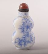 A CHINESE BLUE AND WHITE SNUFF BOTTLE AND STOPPER, mark to base, 7.5cm high.