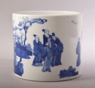 A GOOD CHINESE BLUE AND WHITE PORCELAIN BRUSH POT, decorated with scenes of figures in an outdoor