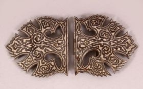 A 19TH CENTURY GOLD & SILVER INLAID NIELLO BELT BUCKLE - inlaid in silver with floral motif with