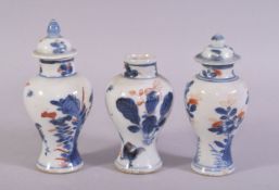 THREE SMALL IMARI PORCELAIN VASES with two covers, tallest 12.5cm (overall).