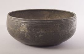 AN ISLAMIC MAMLUK ENGRAVED BRONZE BOWL, engraved with panels of calligraphy, 22.5cm diameter.