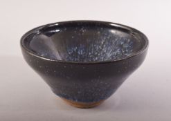 A CHINESE JIZHOU WARE GLAZED POTTERY BOWL, 12.5cm diameter.
