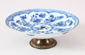 A CHINESE KANGXI PERIOD BLUE & WHITE PORCELAIN DISH / STEM DISH - the blue and white dish mounted