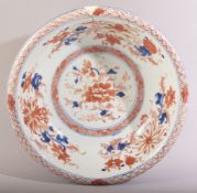 A LARGE 18TH CENTURY CHINESE IMARI PORCELAIN BOWL, 26.5cm diameter.