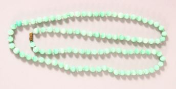A CHINESE JADEITE BEADED NECKLACE, each bead approx. 7mm.