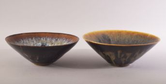 TWO CHINESE JIZHOU KILN GLAZED POTTERY BOWLS, 15.5cm and 16cm diameter.