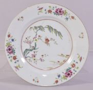 A CHINESE FAMILLE ROSE PORCELAIN PLATE, decorated with native flora, 23cm diameter.