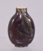 A CHINESE MOTTLED GLASS SNUFF BOTTLE, 5.5cm.
