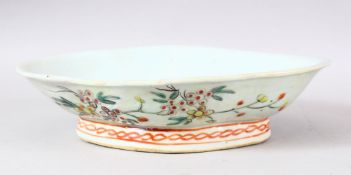 A 19TH CENTURY CHINESE FAMILLE ROSE PORCELAIN DISH - of elongated form, the exterior with decoration