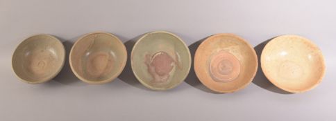 FIVE CHINESE EARTHENWARE POTTERY BOWLS, various sizes (5).