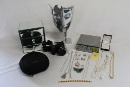 2 mirrored jewellery boxes - decorative mask H 34cm - bose headphones - canon L120 camera -