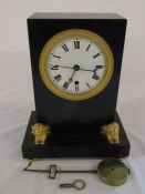 Regency style small mantel clock in a slate case with gilded lions H 24 cm L 19 cm D 11.5 cm