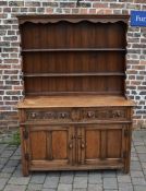 Carved oak dresser H 177 cm L 131 cm D 48 cm