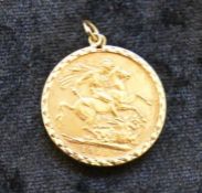 Gold sovereign 1910 with 9ct gold mount  total weight 9.2g