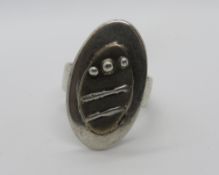 A white metal abstract design ring, no apparent hallmarks, size T-U.