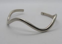A HM silver bangle in wave pattern, hallmarked 925 and further stamped 925.