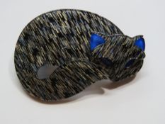 An overlaid plastic brooch in the style of Lea Stein in the form of a sleeping cat, 6cm wide.