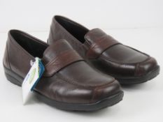 A pair of 'as new' leather shoes by Easy B, size 7 4E fitting.
