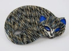 An overlaid plastic brooch in the style of Lea Stein in the form of a sleeping cat, 6cm wide.