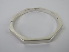 An unusual HM silver octagonal hinged bangle, hallmarked London 2000, internal dia 5.7cm.