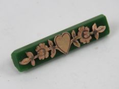 A green onyx sweetheart brooch, onyx a/f, 4cm wide.