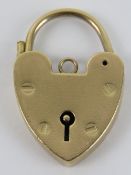 A 9ct gold heart padlock clasp, hallmarked for London, 4g.